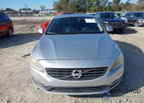 2015 Volvo S60 T5 Premier z USA, uszkodzony, nr VIN YV126MFB4F2307590